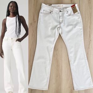 NWT Levi's Superlow Bootcut Women's 33x32 Stretch Jeans in Bake a Cake White
